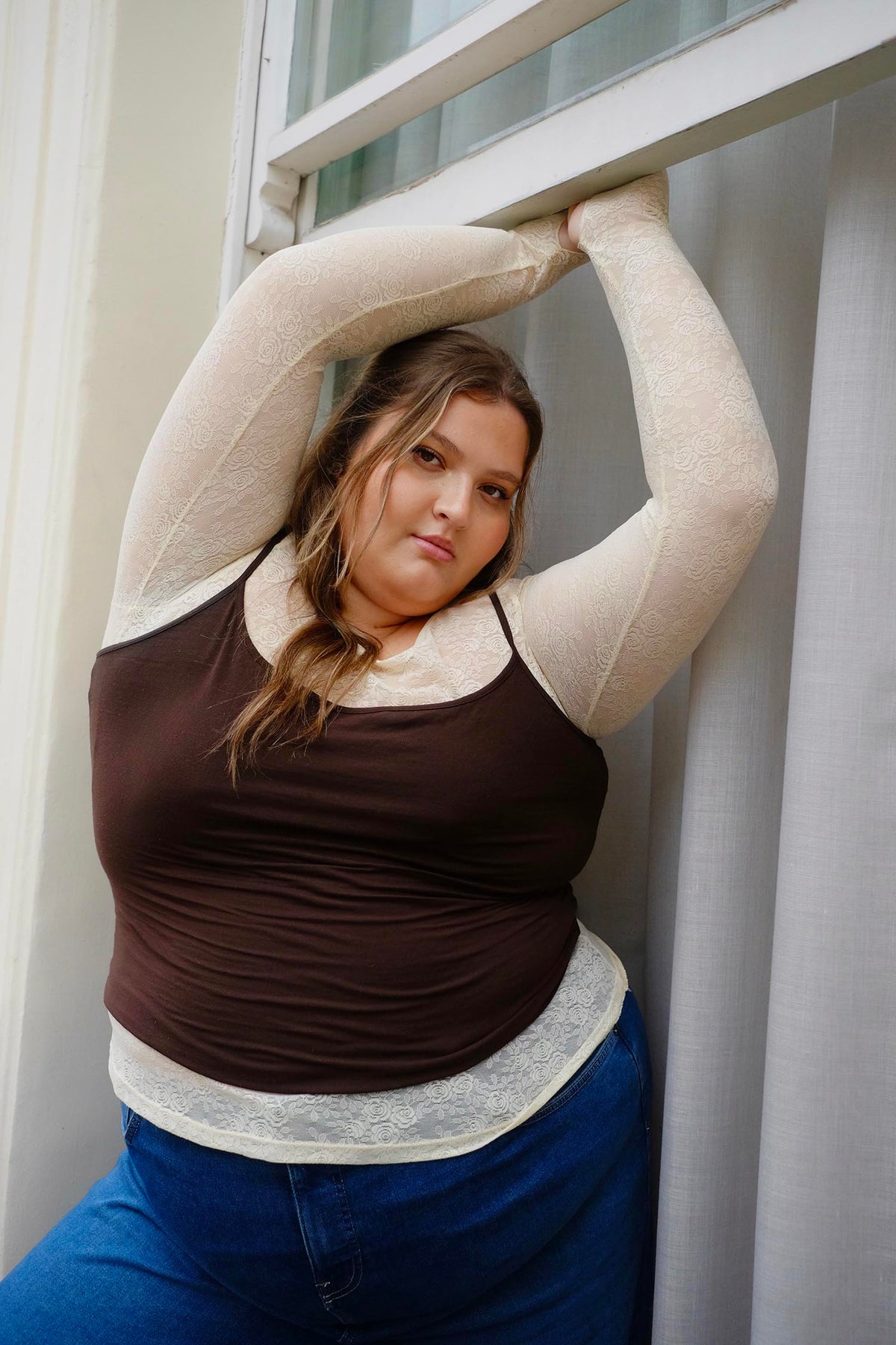Rum Mesh-Spitzentop mit Rosen - Cream