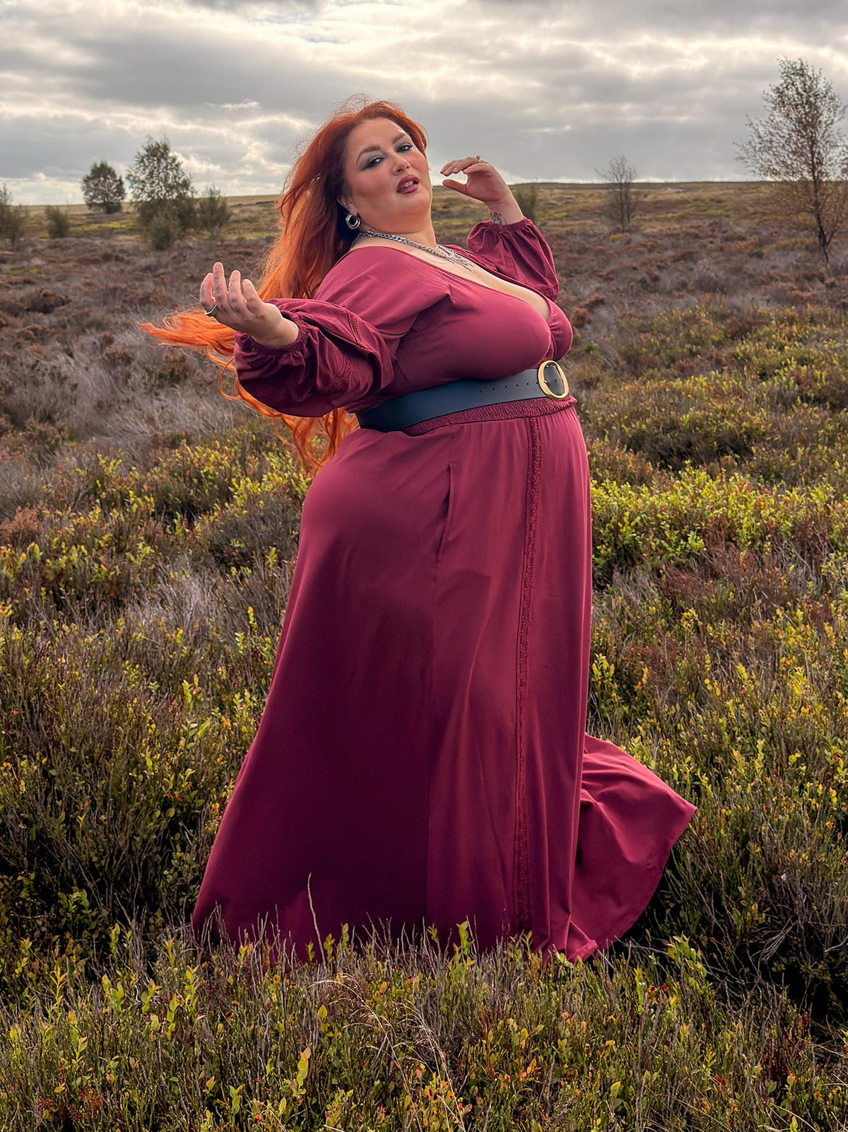 Skye Kleid mit Ballonärmeln und Spitzenbesatz - Burgundy