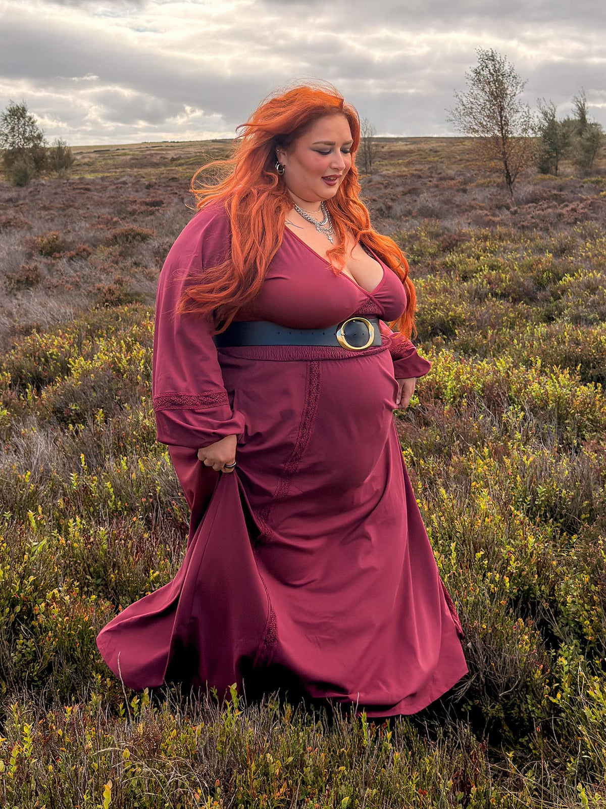 Skye Kleid mit Ballonärmeln und Spitzenbesatz - Burgundy