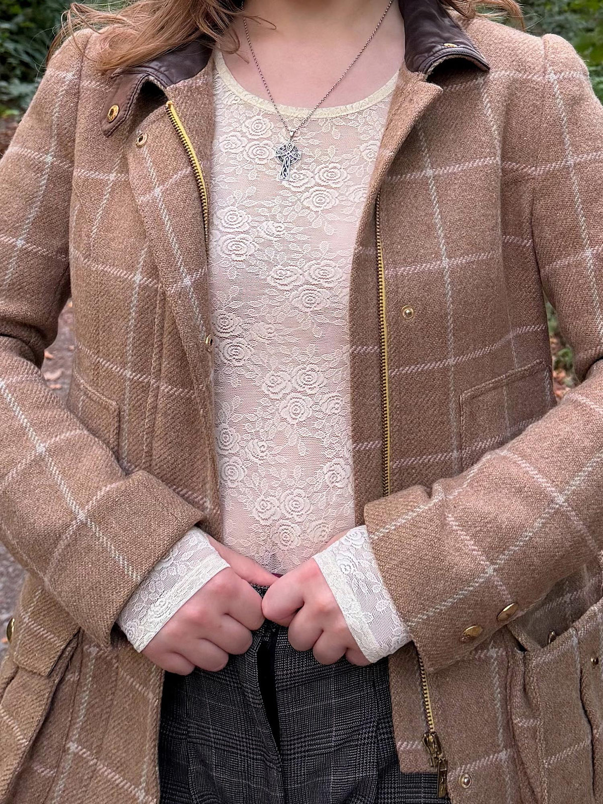 Rum Mesh-Spitzentop mit Rosen - Cream