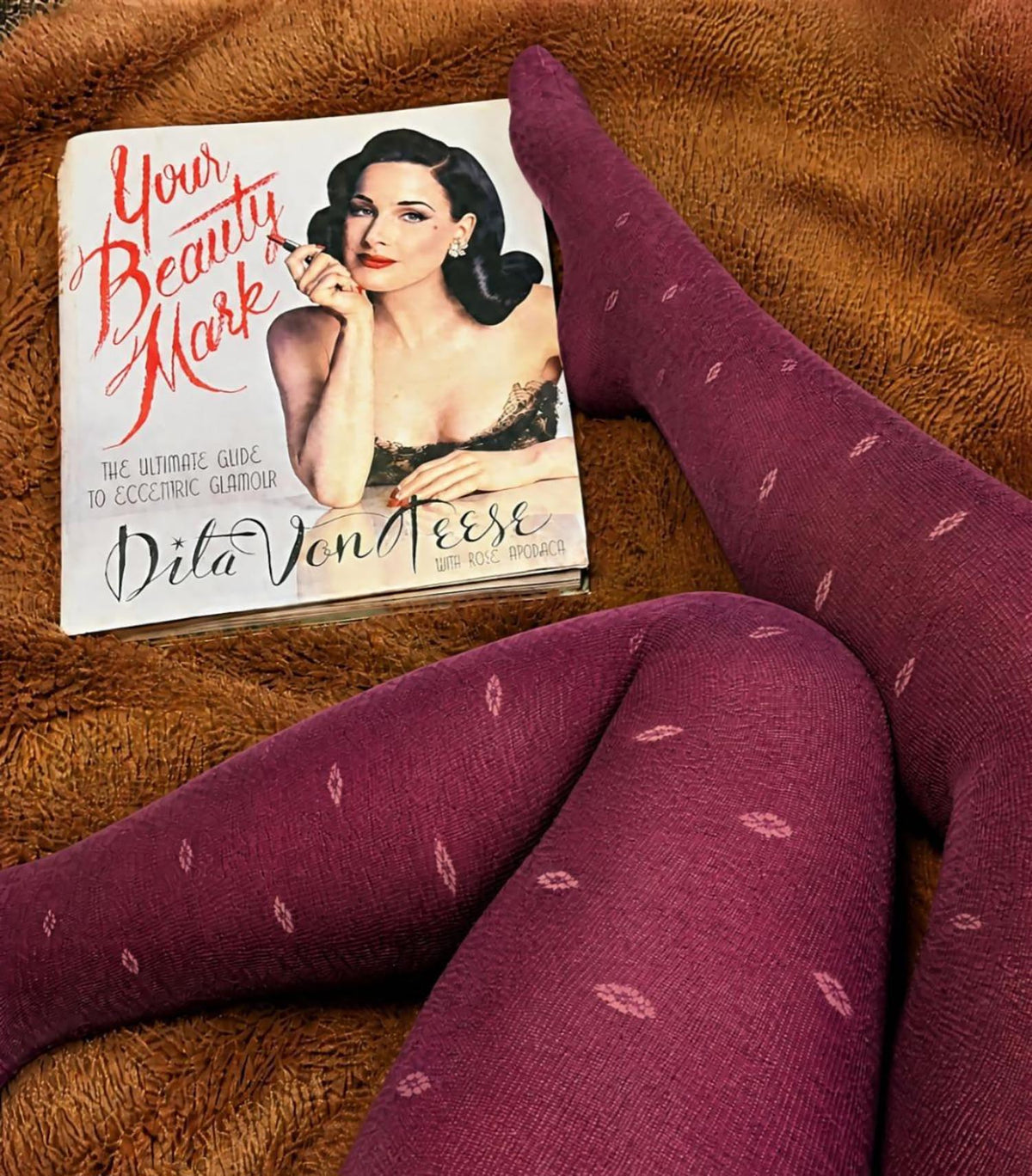Woll-Spitzenstrumpfhose – Ditsy Diamond – Kirschrot