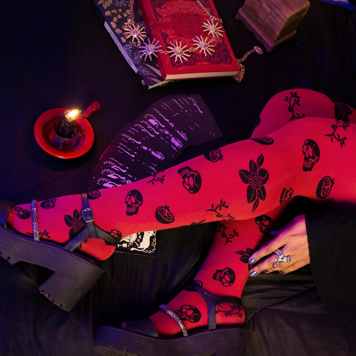 80 Den Blickdichte Strumpfhose - Danu Skull Flower - Blutrot