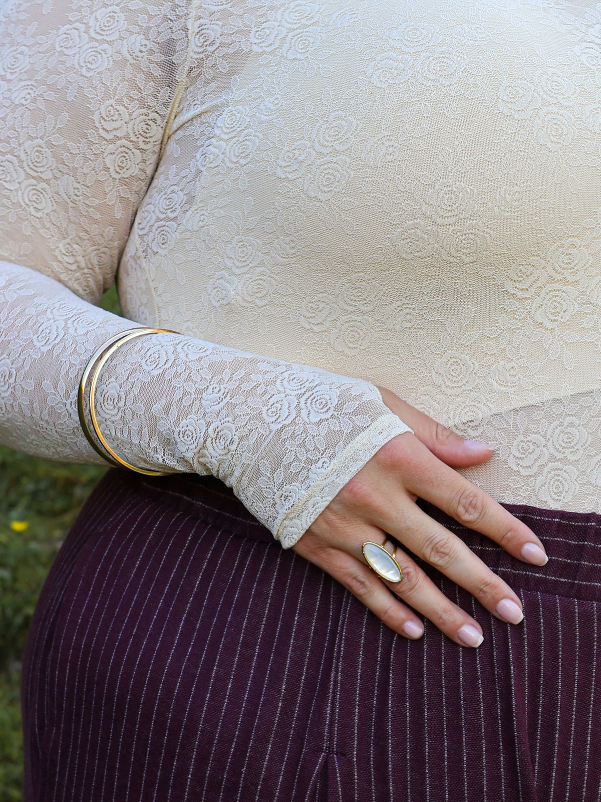 Rum Mesh-Spitzentop mit Rosen - Cream