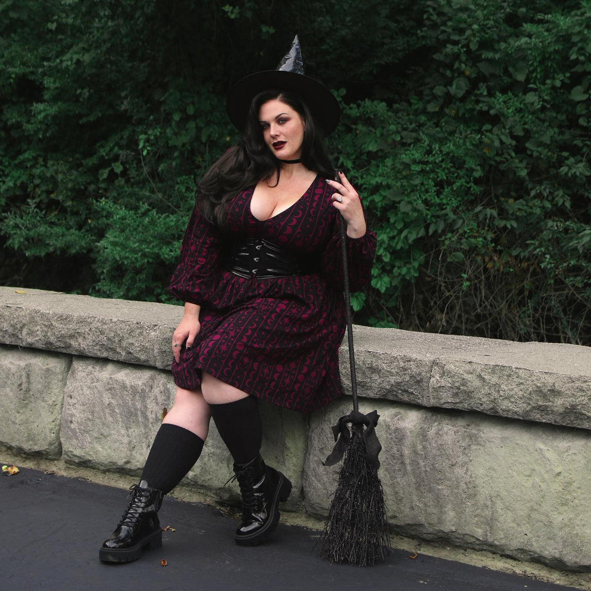 Bedrucktes Baumwoll-Babydoll-Kleid – Moon Stars Pinstripe – Cherry