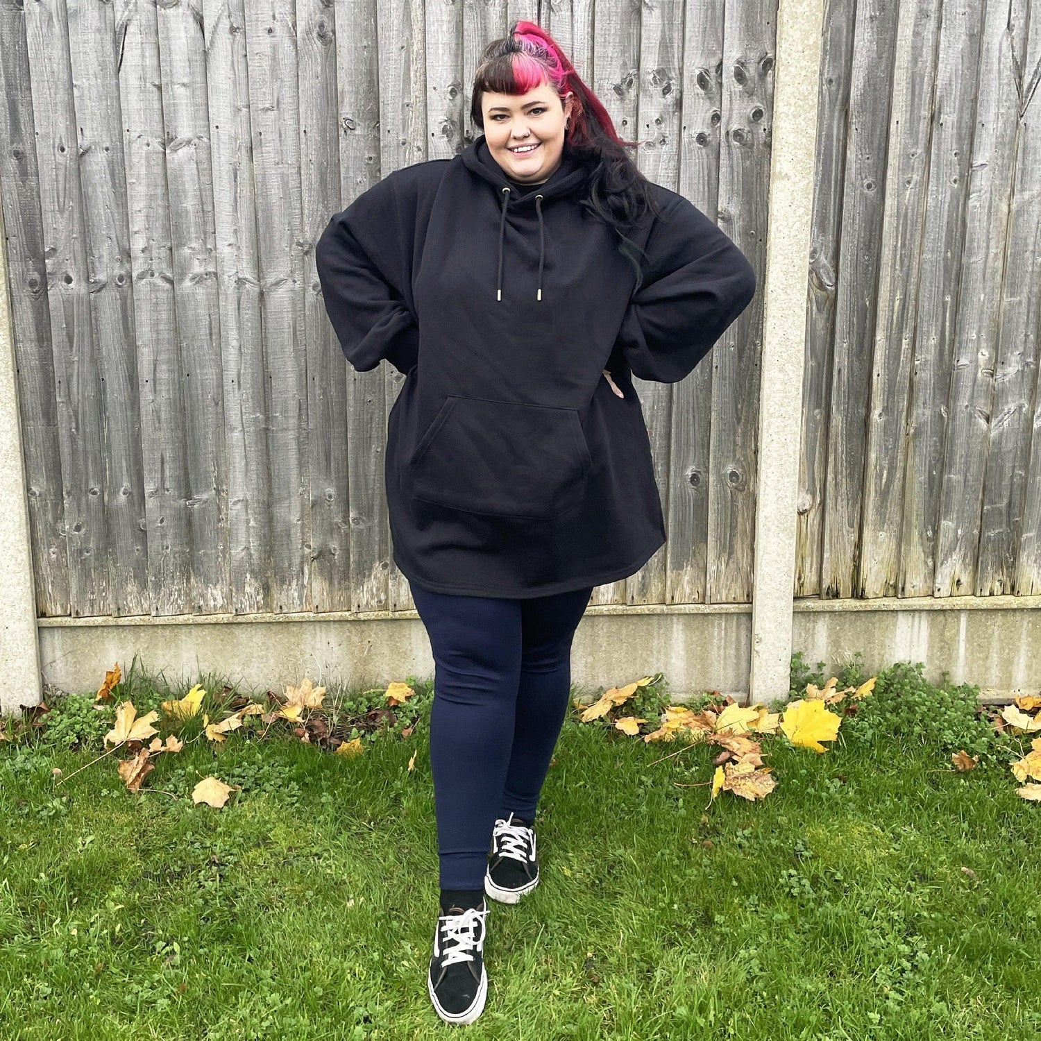 Longline Hoodie i ekologisk bomull - Svart