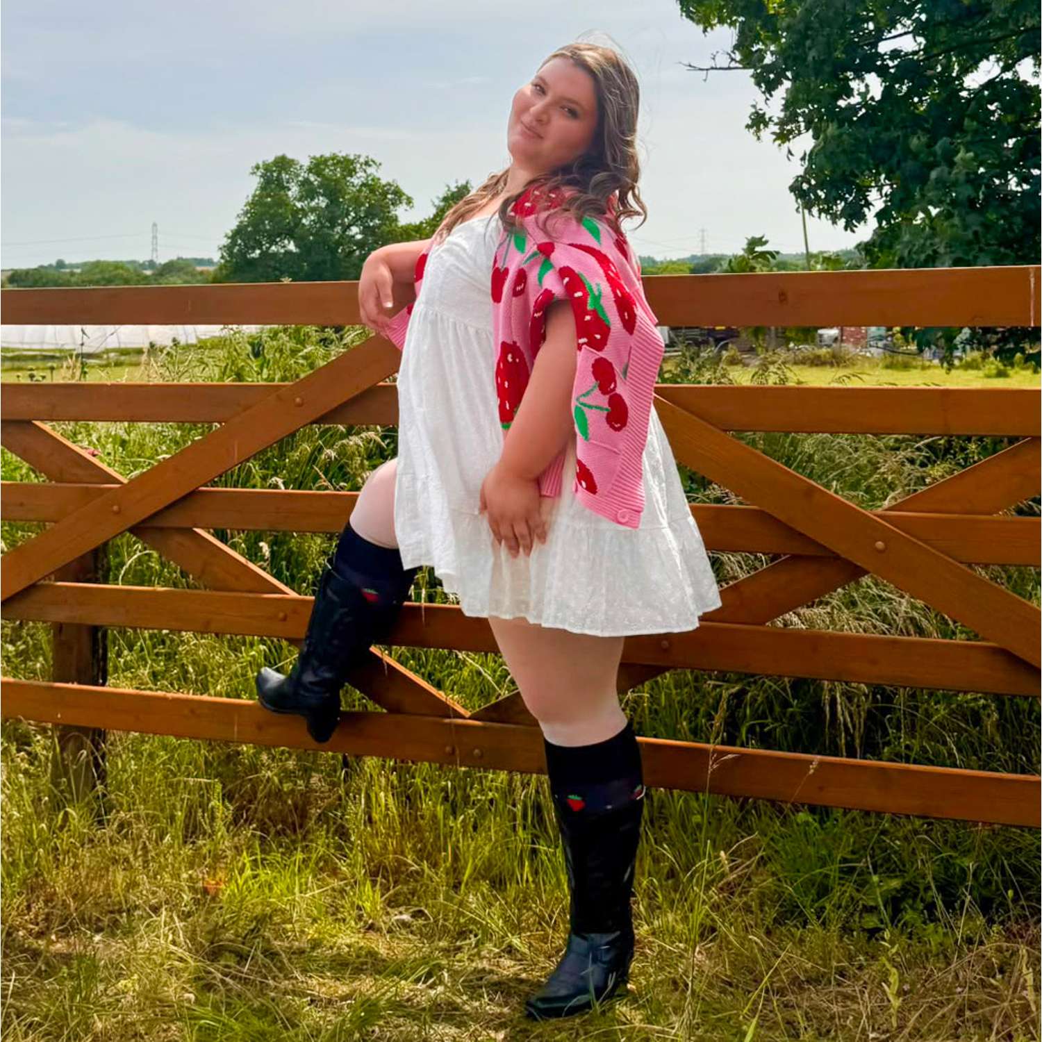Baumwollreiche Strickjacke – Erdbeere