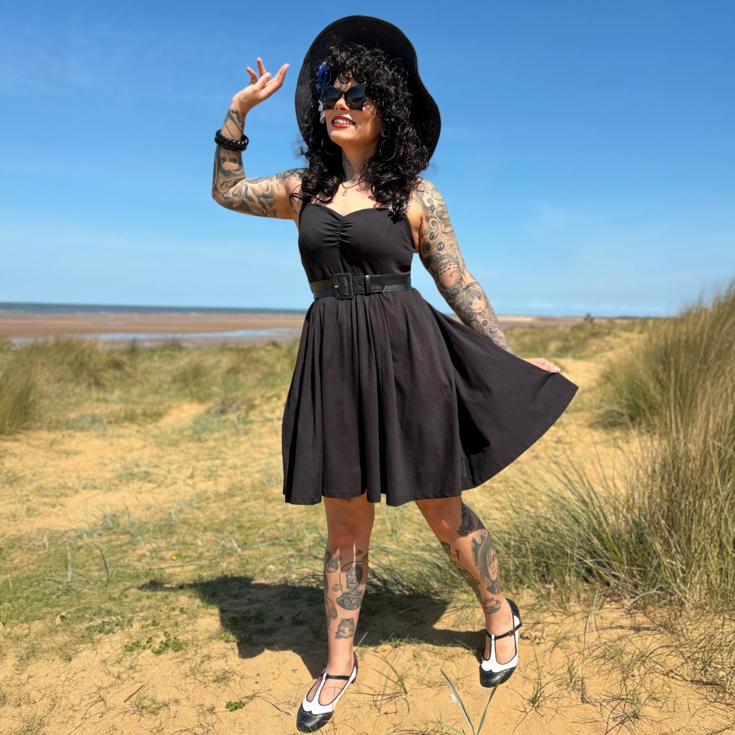 Audrey Kleid – Schwarz