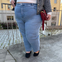 Maria, 5ft 6in / 168cm - Size I1 Reg