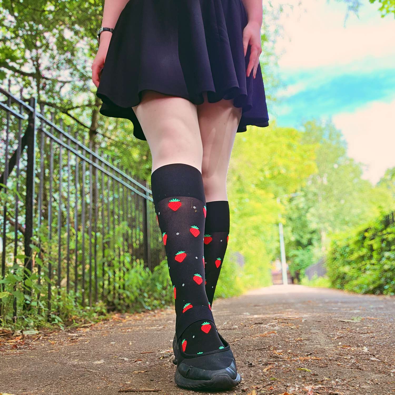 Erdbeer Mock Sock Strumpfhose – Schwarz