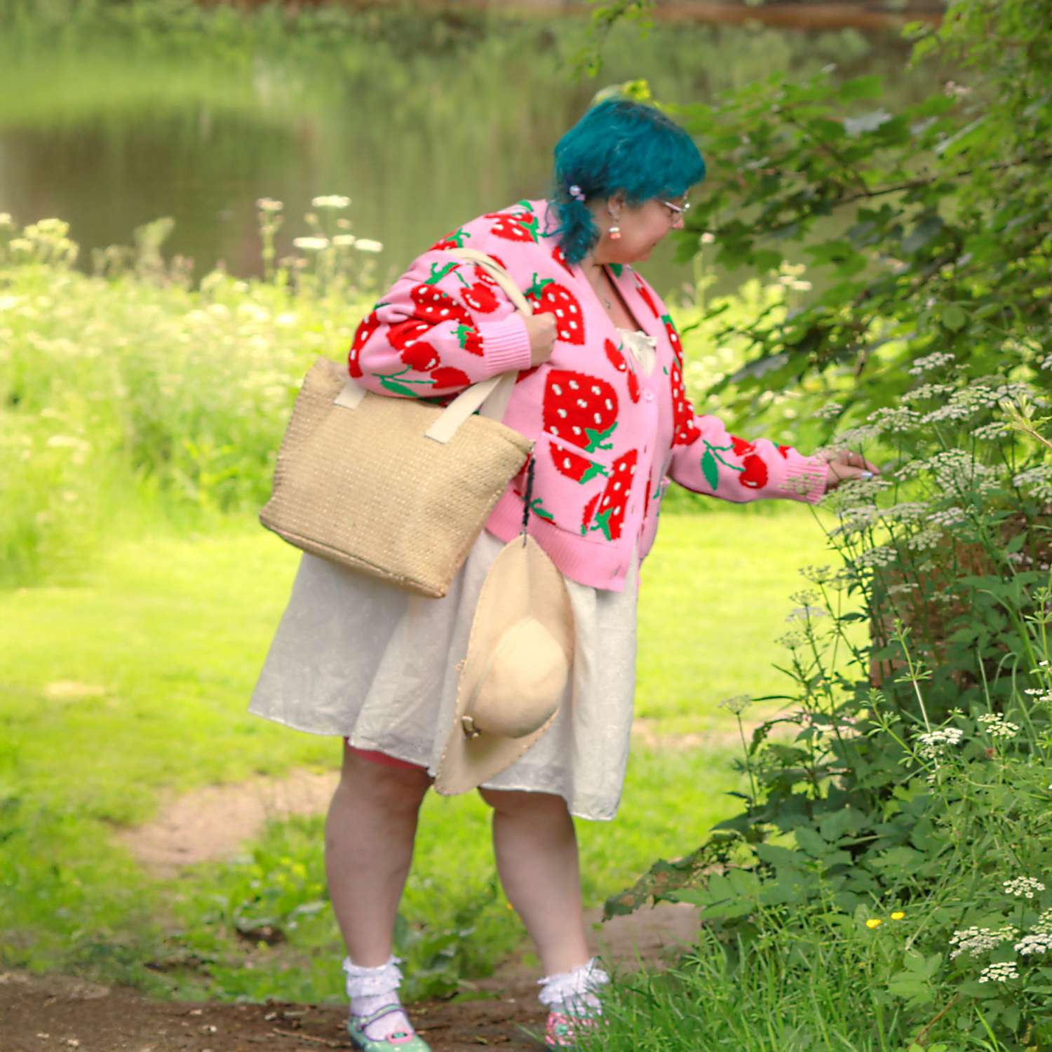 Baumwollreiche Strickjacke – Erdbeere