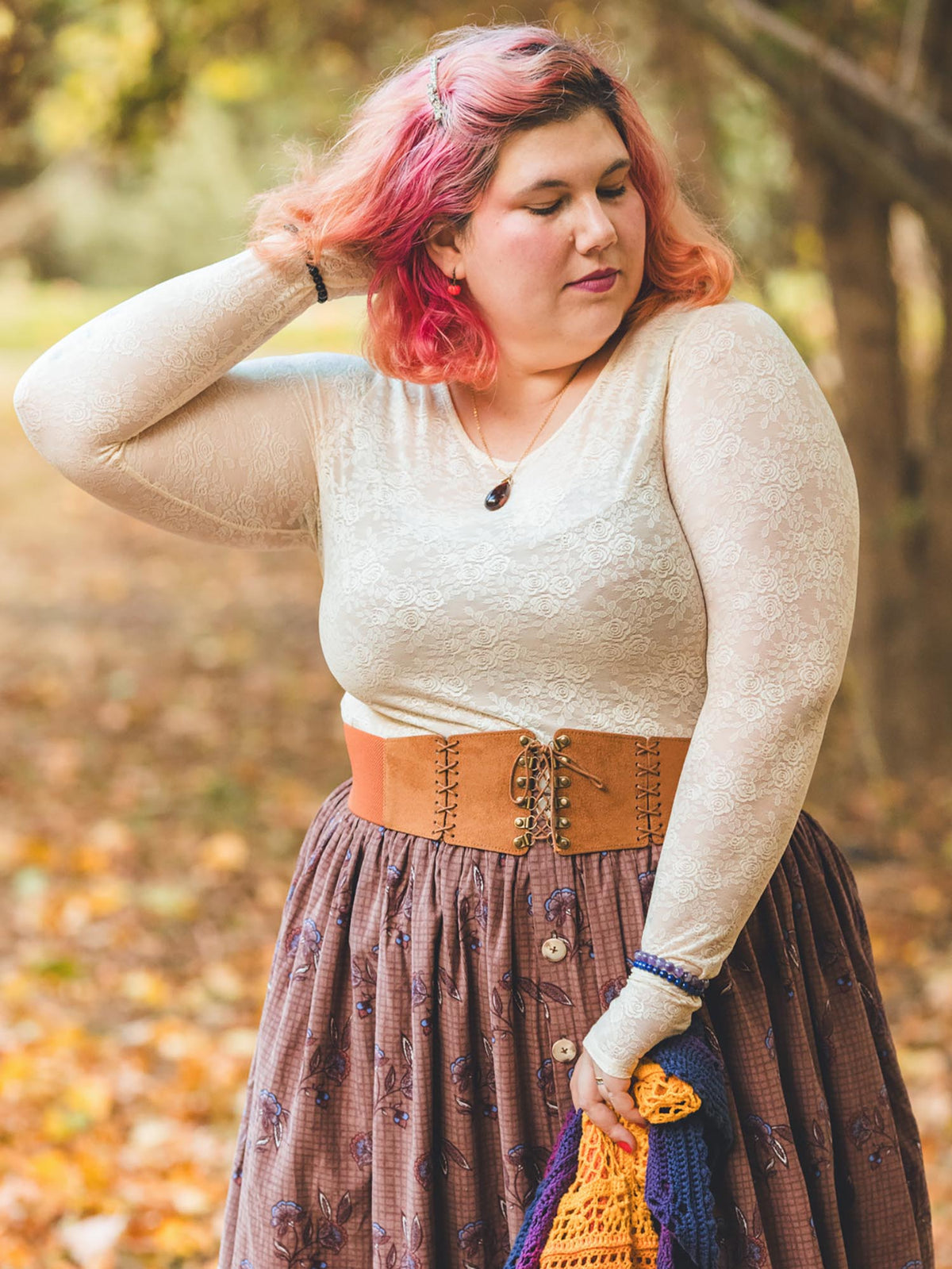 Rum Mesh-Spitzentop mit Rosen - Cream