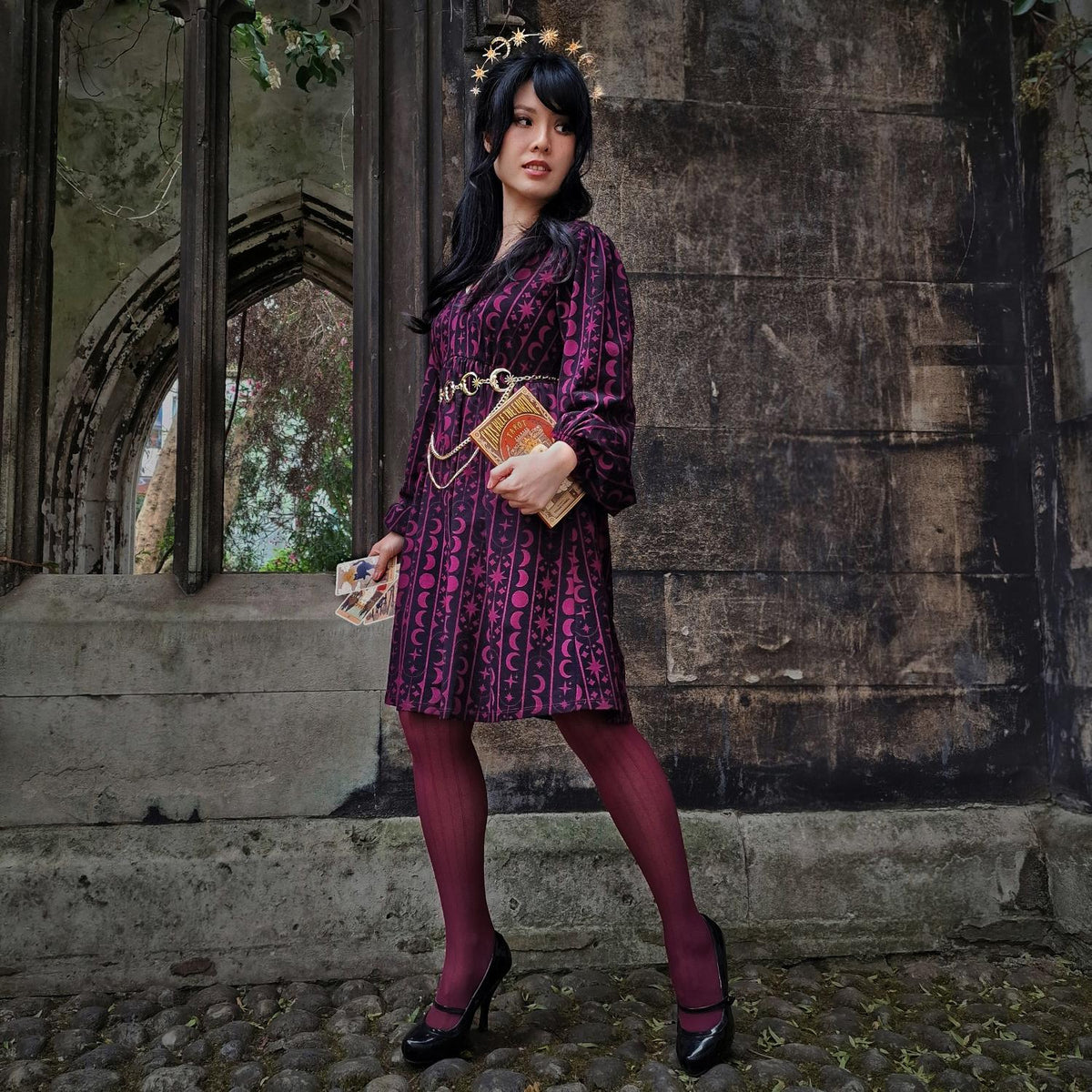 Bedrucktes Baumwoll-Babydoll-Kleid – Moon Stars Pinstripe – Cherry