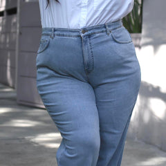Yamila, 5ft 6in / 168cm - Size F2 Long