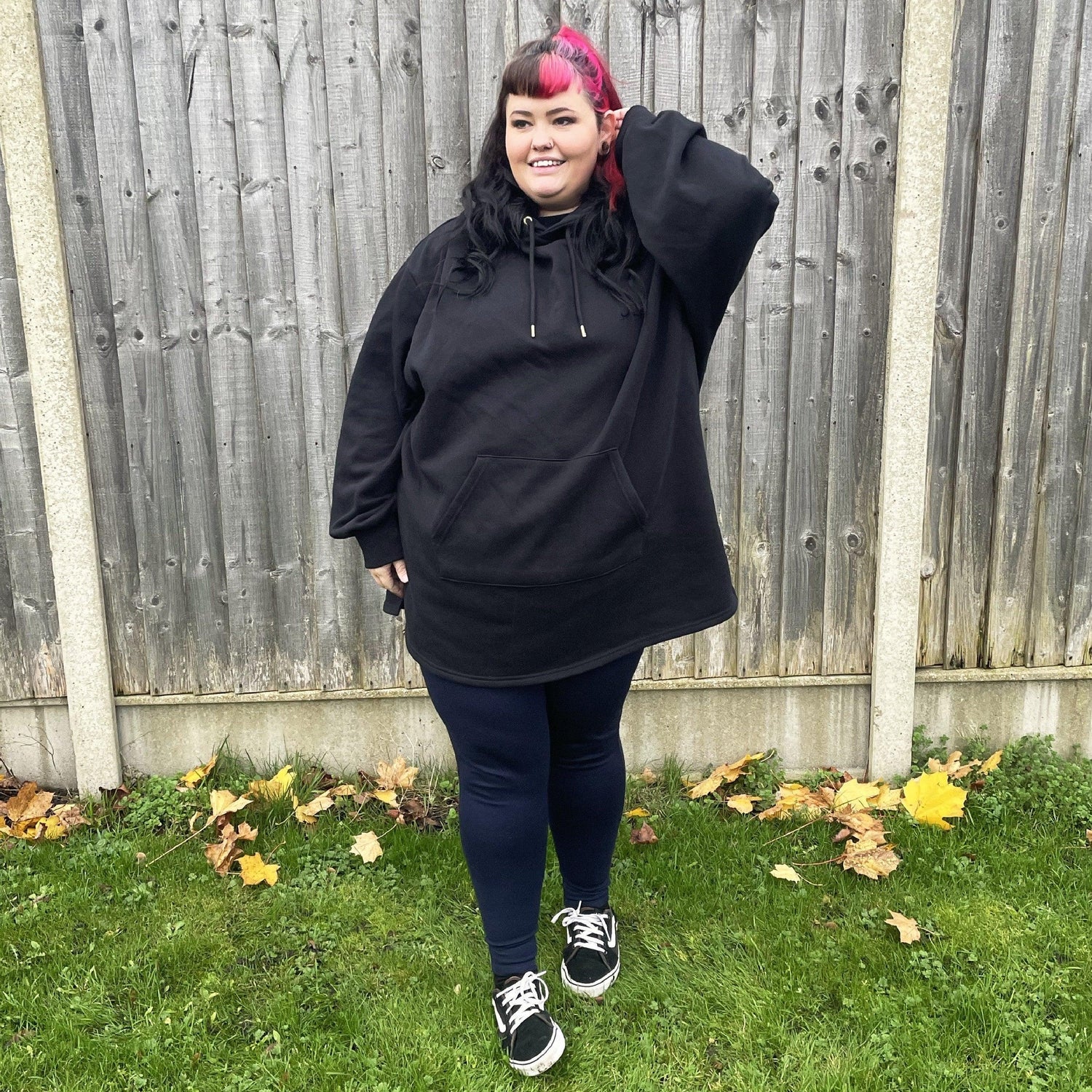 Longline Hoodie i ekologisk bomull - Svart